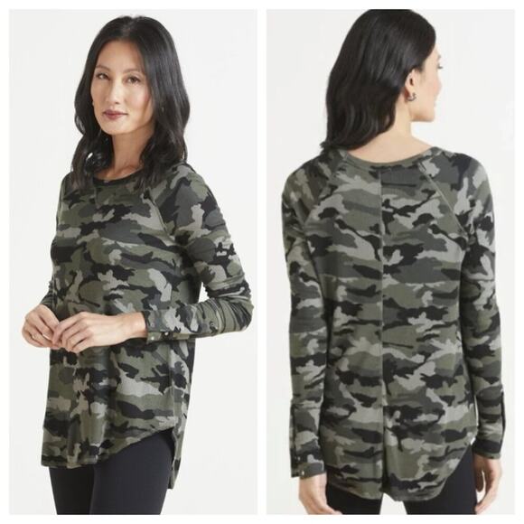 Evereve Tops - Evereve Women's Sophie Snap Cuff Top Green Camo Size L
